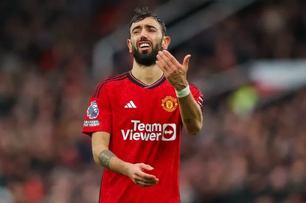 Fernandes slammed as "pathetic" by furious Man Utd fans after Fulham incident